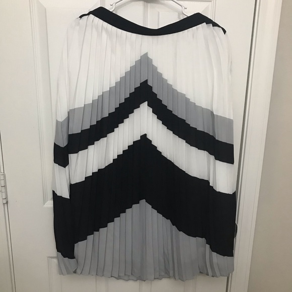 Chevron pleated skirt - Picture 3 of 4